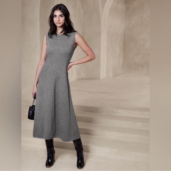 Banana Republic Dresses & Skirts - BANANA REPUBLIC Andiamo
Dress~ 100% Fine Merino Wool~ Ribbed Midi Knit Size S